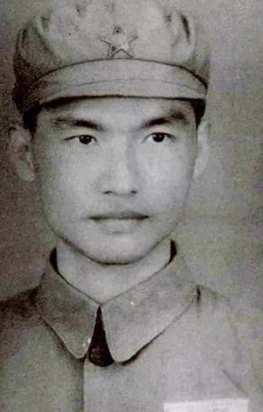 1947年，国军少校被俘，连长正要审问，他却摇头表示：同志，你级别太低，只需上报