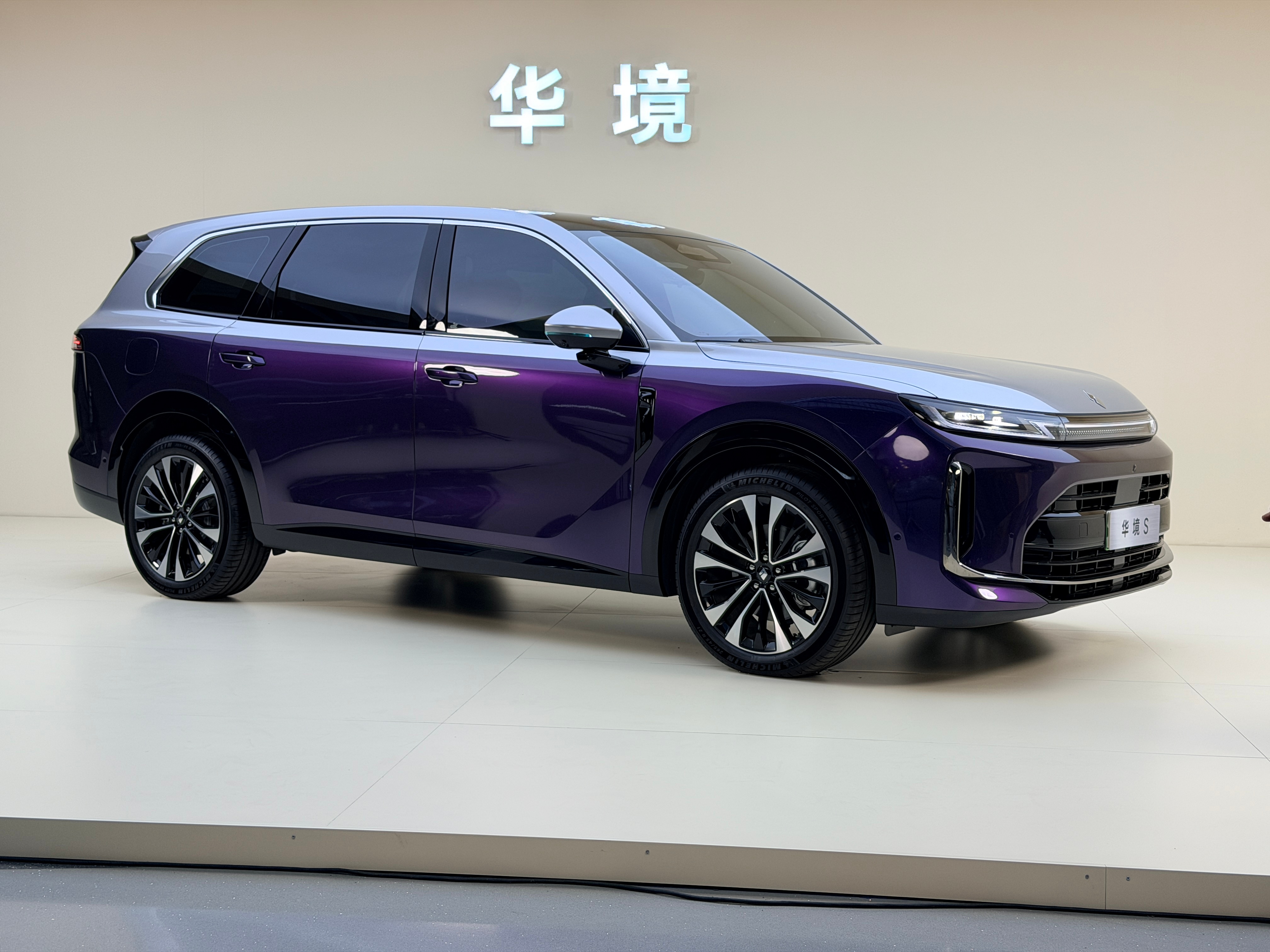 华境S正式开启预订！科技旗舰大六座SUV，全系标配华为乾崑智驾与鸿蒙座舱，上市即