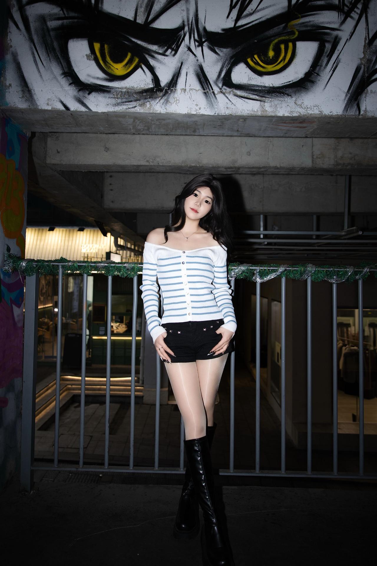 长沙约拍📷-潮宗街涂鸦墙
模特：@我该睡觉了 
设备：Canon EOS R6