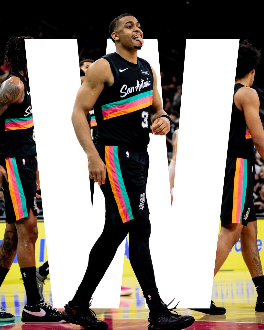 雷霆赛季第4败，第一次真正意义上的大败，还是输给了马刺！如果说上一次马刺是靠防守