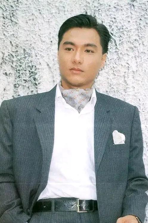 这是谁？有知道的吗？你不会也认为这是同一个人吧，如果你认为是同一个人也不奇怪，他