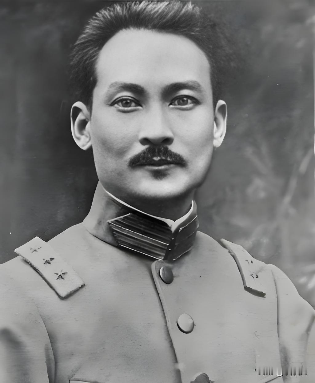 1925年广州，时任国民政府军事部长、粤军总司令的许崇智，手握南方革命政府核心武