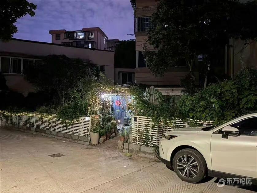 宁波网友紫鹃小区公地私占的情况越来越严重了 宁波这个小区频繁出现公地私占情况，空