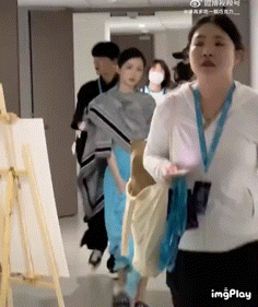 王诗龄音腔口音周也当初给素人女记者道歉了吗？凭啥要求王诗龄道歉，人家又没骂街。日