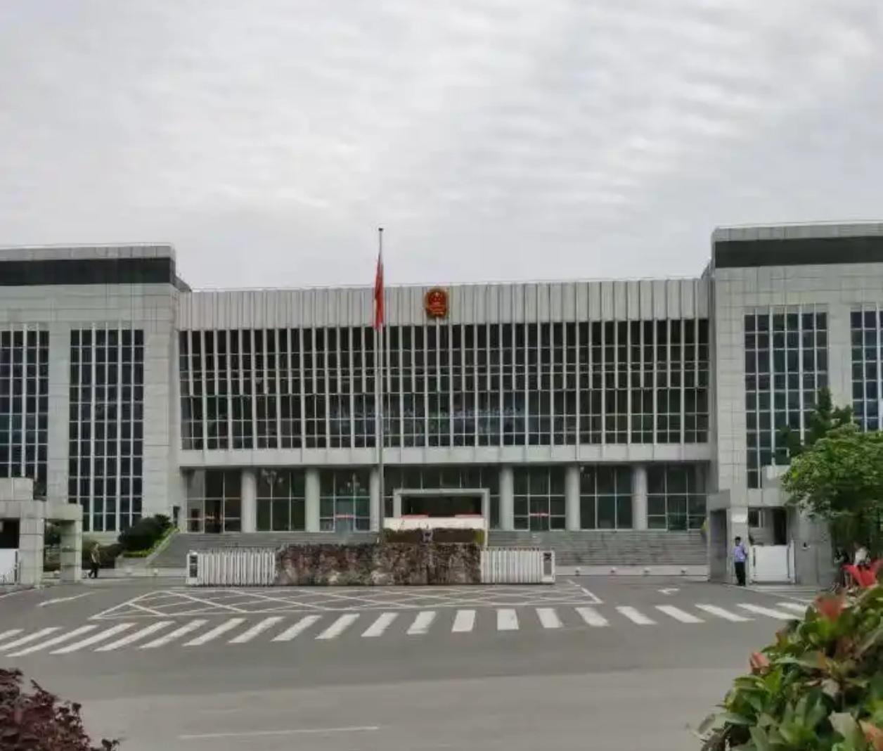 从“爱上你是我的错”到“重婚罪获刑”：四川女子举报丈夫与女邻居同居15年，8年维