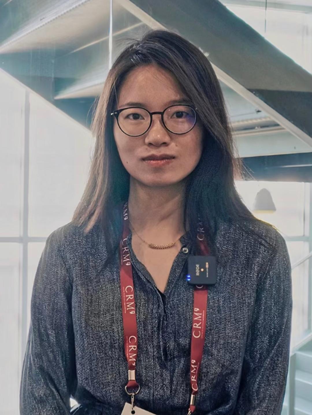 终于明白为什么王虹不结婚了，
不是没人喜欢她，
而是她才35岁，就已经明白婚姻从