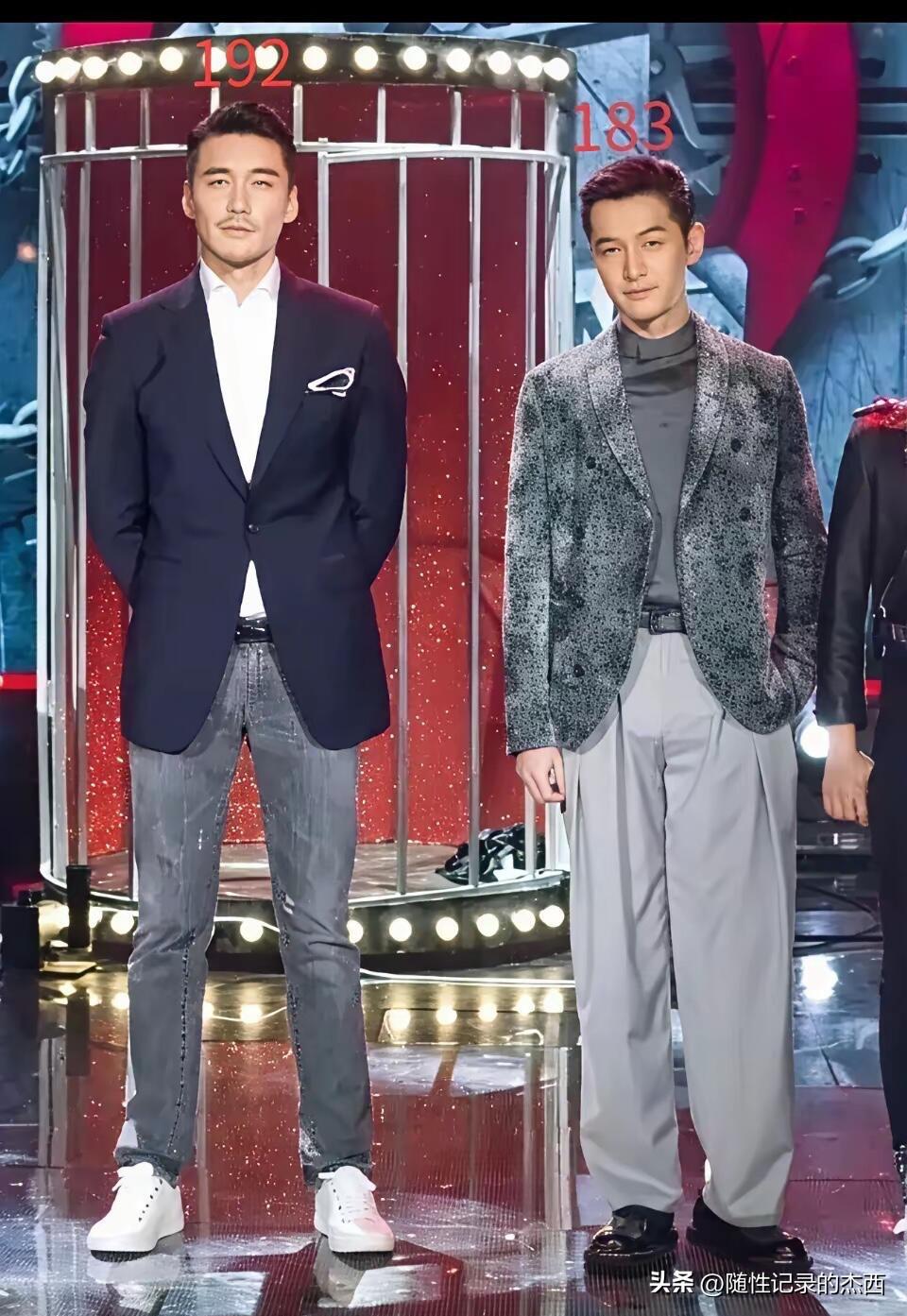 不愧是曾经的超级男模，就算是老了也是法拉利级别的，看他跟胡歌的同框，瞬间能把胡歌