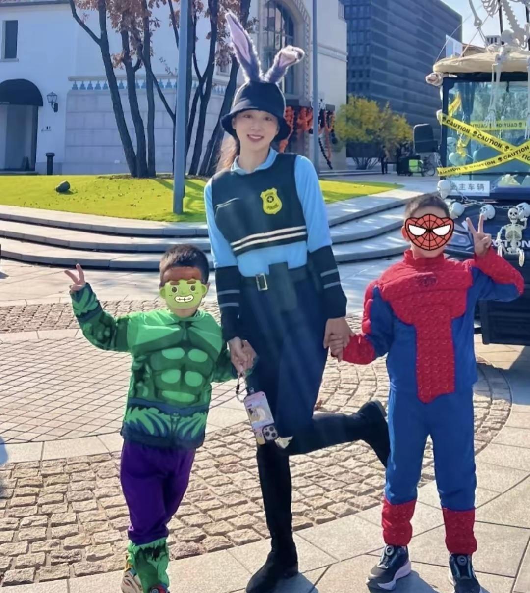 马龙老婆耳罩价值6000元
立冬节马龙老婆晒照片
好美，看起来还像少女呢
马龙老