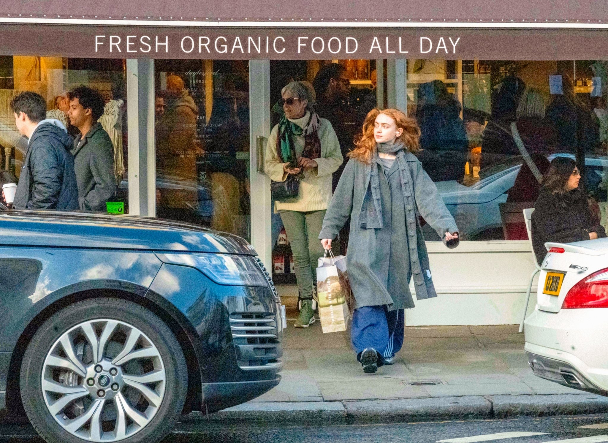 《怪奇物语》“Max”萨迪·辛克新街拍🍂 