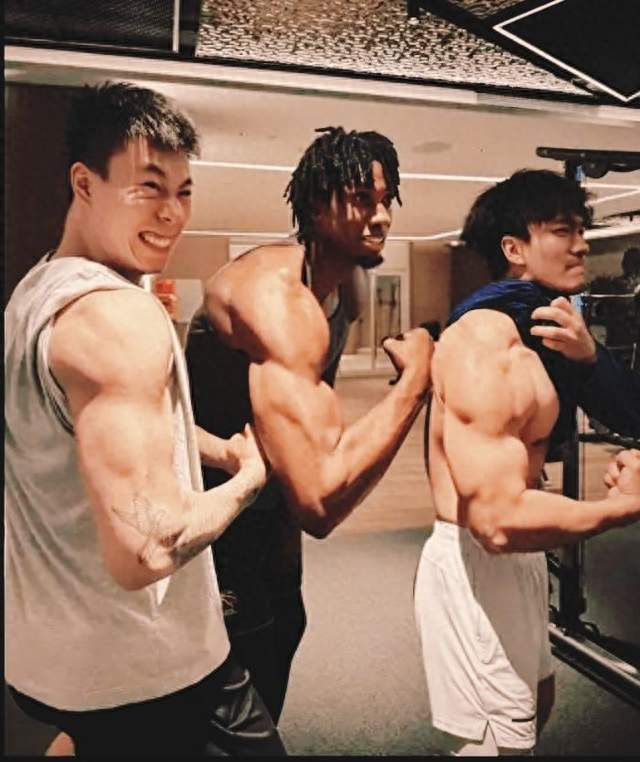 明修栈道？上海拒涉毒外援签麦基，暗度陈仓！拉塞尔涉毒却被无视