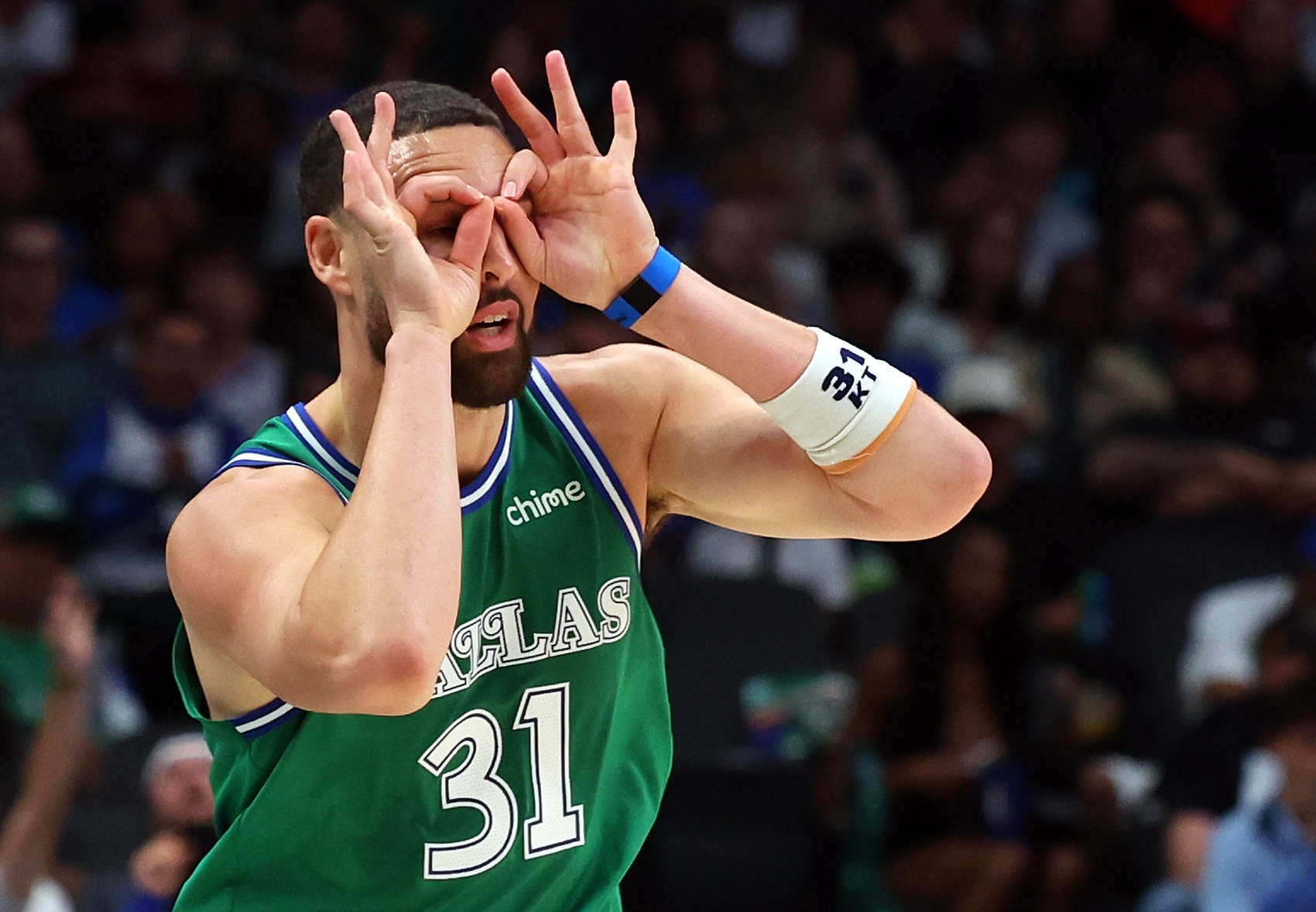多位记者报道，克莱有意加入热火联手字母哥和阿德巴约，克莱在自己的Instagra