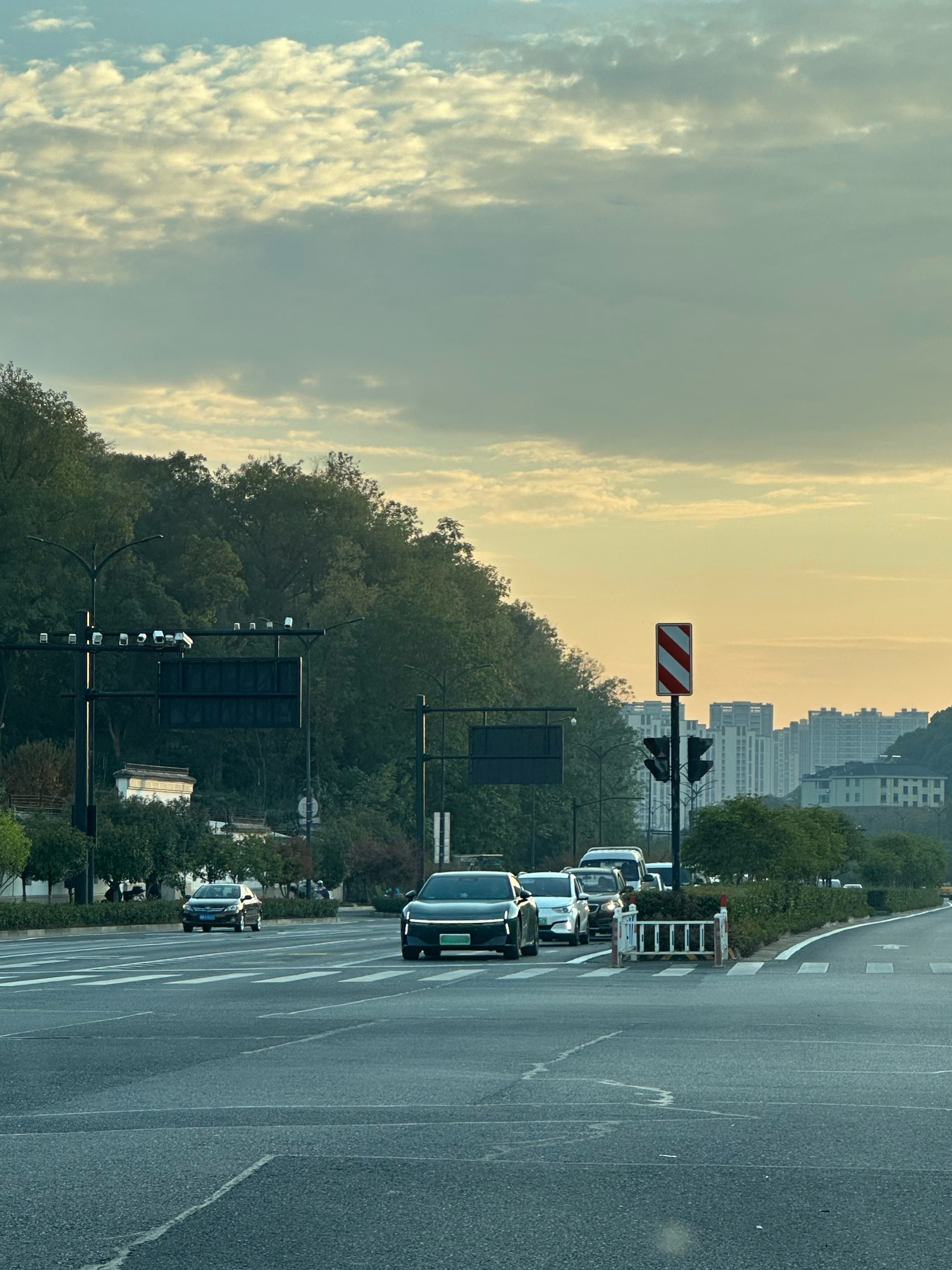 小鹏p7的辨识度也太高了！在路上一眼就看出来了！复古未来感的p7，真的很好看！而