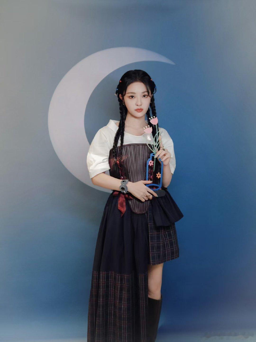 李莎旻子为胡彦斌庆生歌手2026 记录第七期送考瞬间，李莎旻子顺带为胡彦斌庆生，