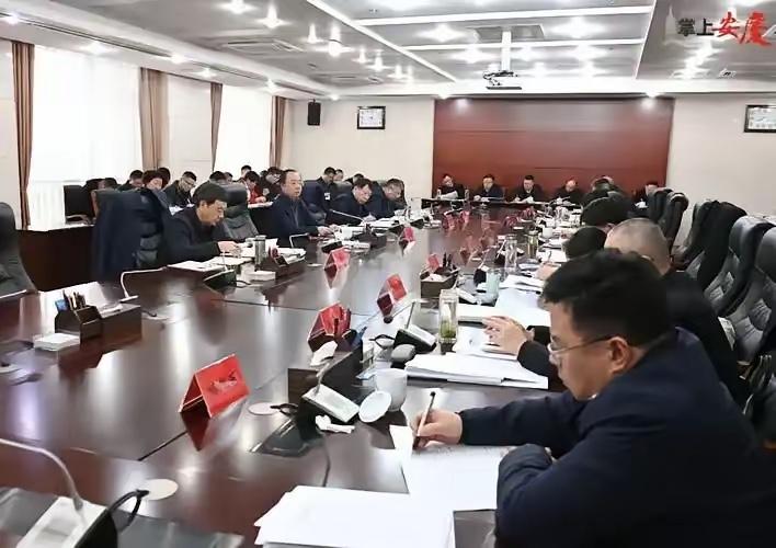 如今的会议再也没有了热烈的讨论
​​​​​​如今的会议基本都一个模式:主要领导主