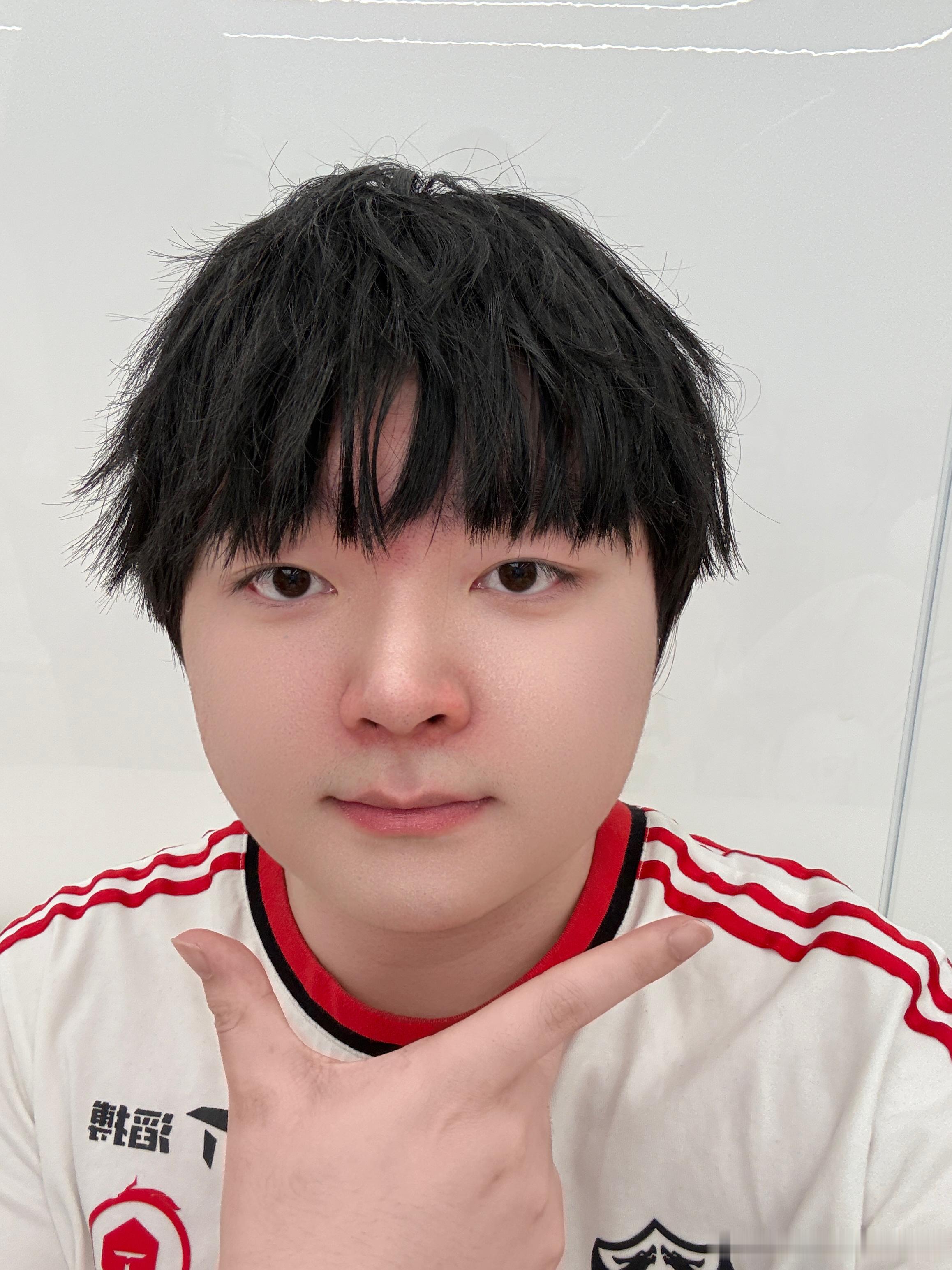 TES蓝桉[超话] 今天赢了很开心，我们下场也会加油的！ ​​​