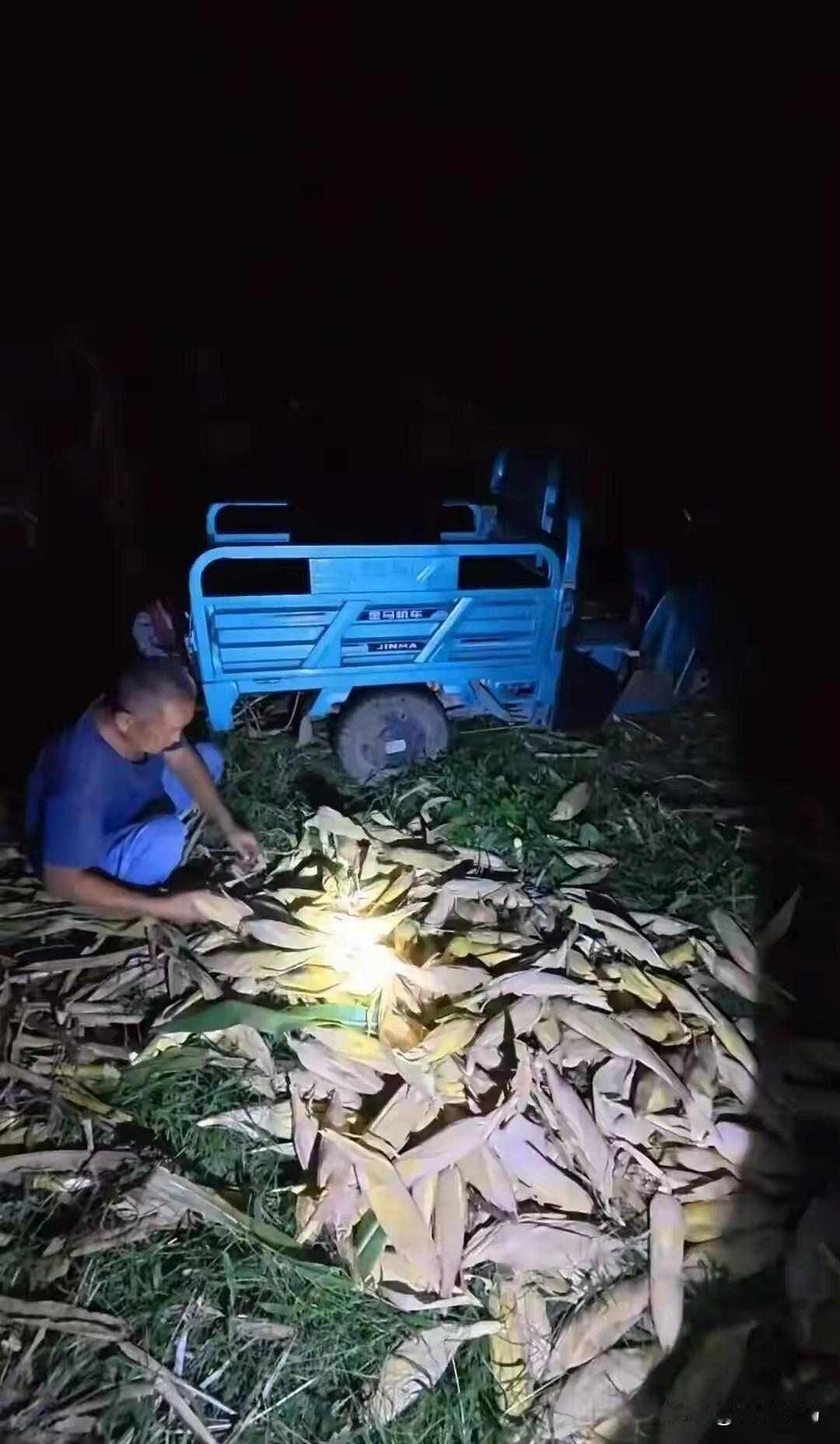 刚刚过去的国庆中秋假期，有人沉醉在繁华的景点人潮中，拍照打卡，朋友圈里满是“人山