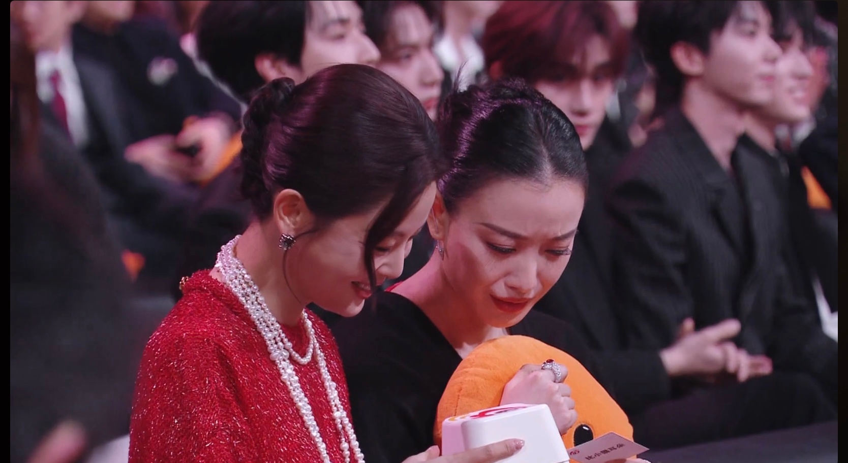 倪妮 比小猫耳朵 从拒绝到顺从倪妮 大光明大红唇的杀伤力