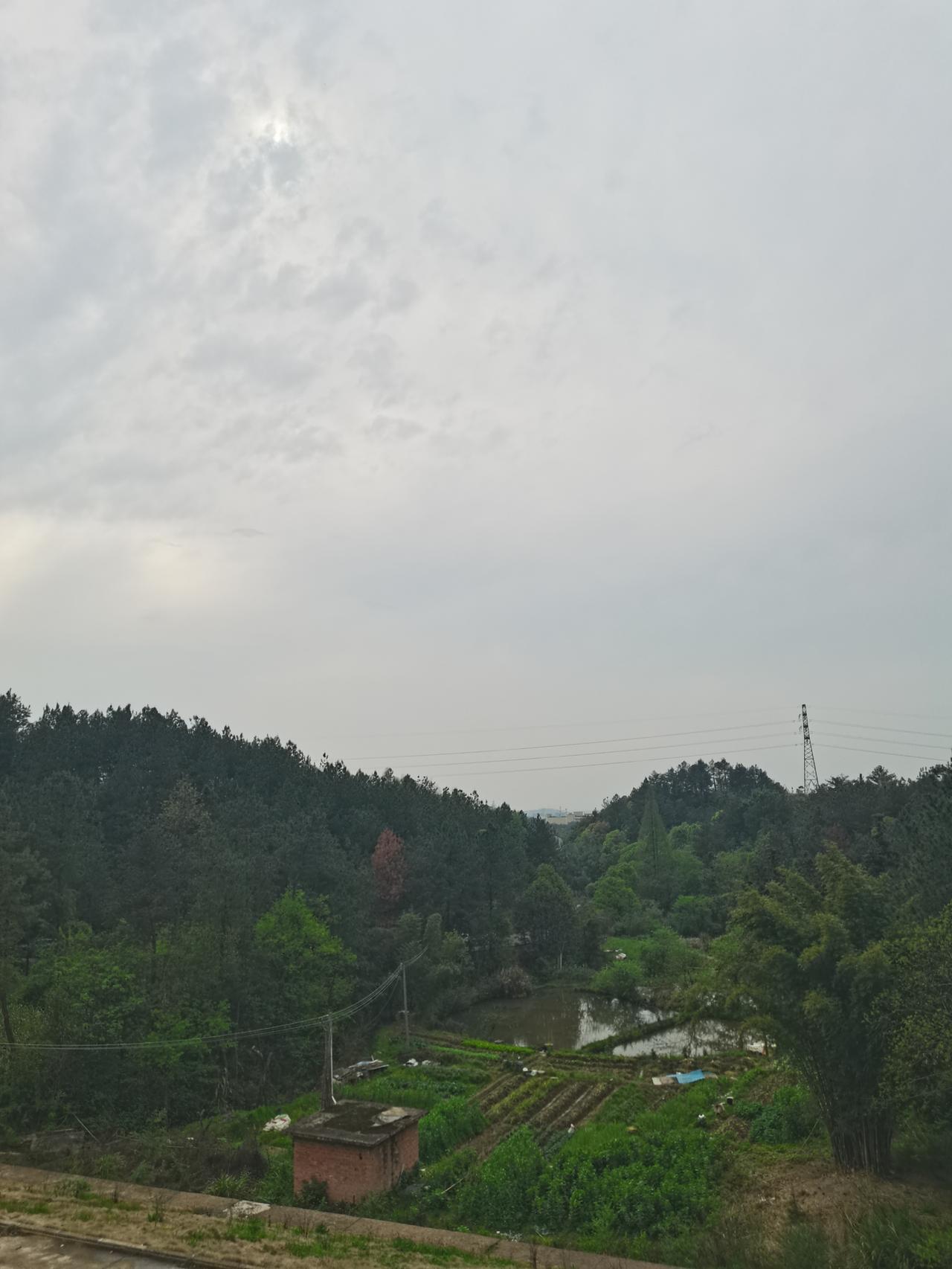 非常非常充实的一天，今天五一假期第一天，早上带二宝打了羽毛球，尽管二宝是非常拧巴