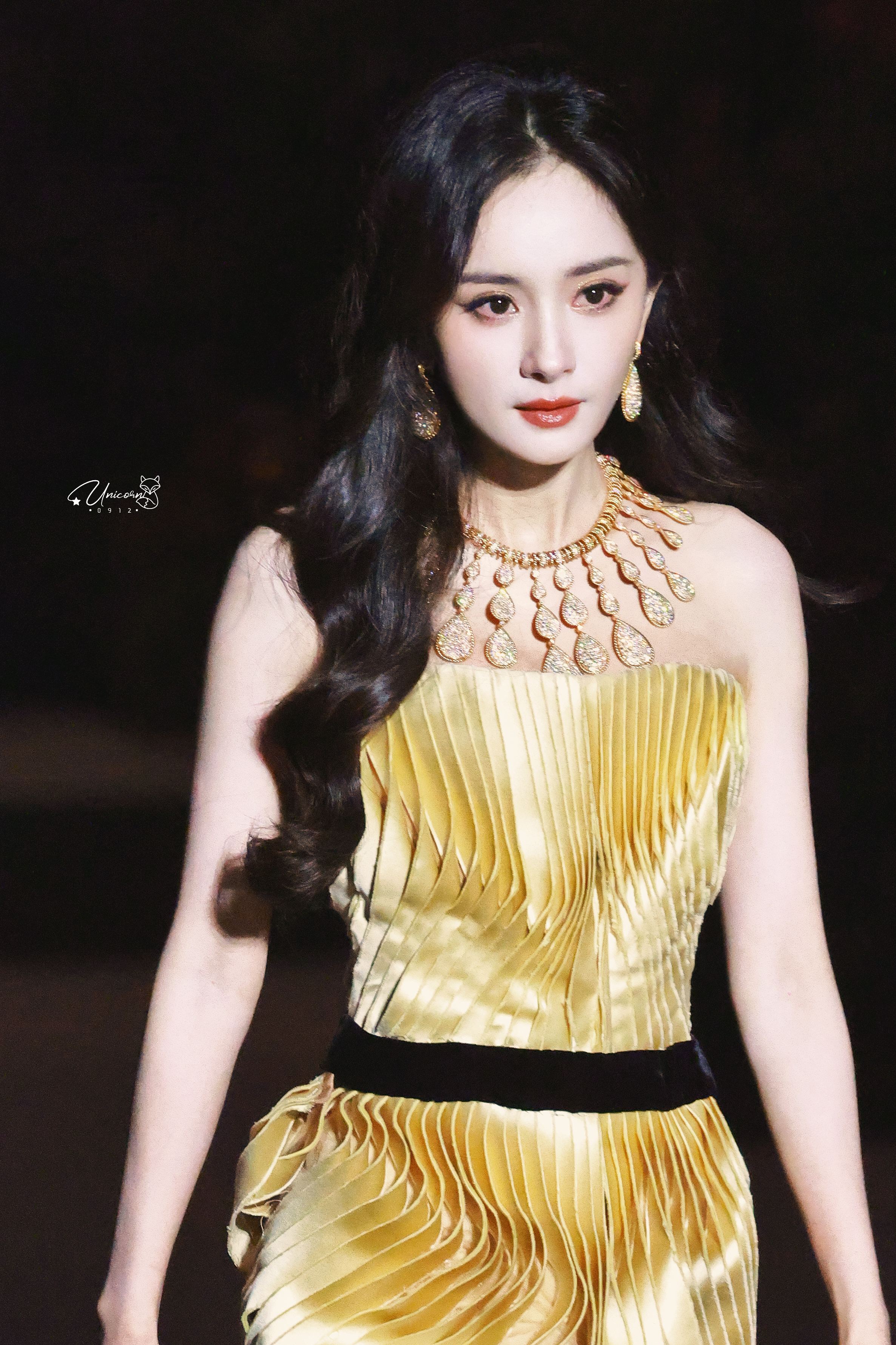 杨幂[超话] 🦄VOGUE时尚之力盛会VOGUE走秀开毯女王来了⚜️ VOGU