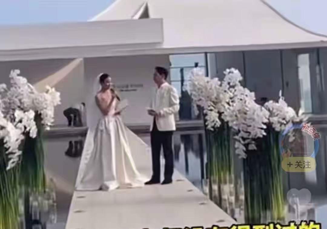 这就是典型的“低情商”！婚礼仪式上，新娘当着台下亲朋好友的面，拿着喇叭对新郎说：