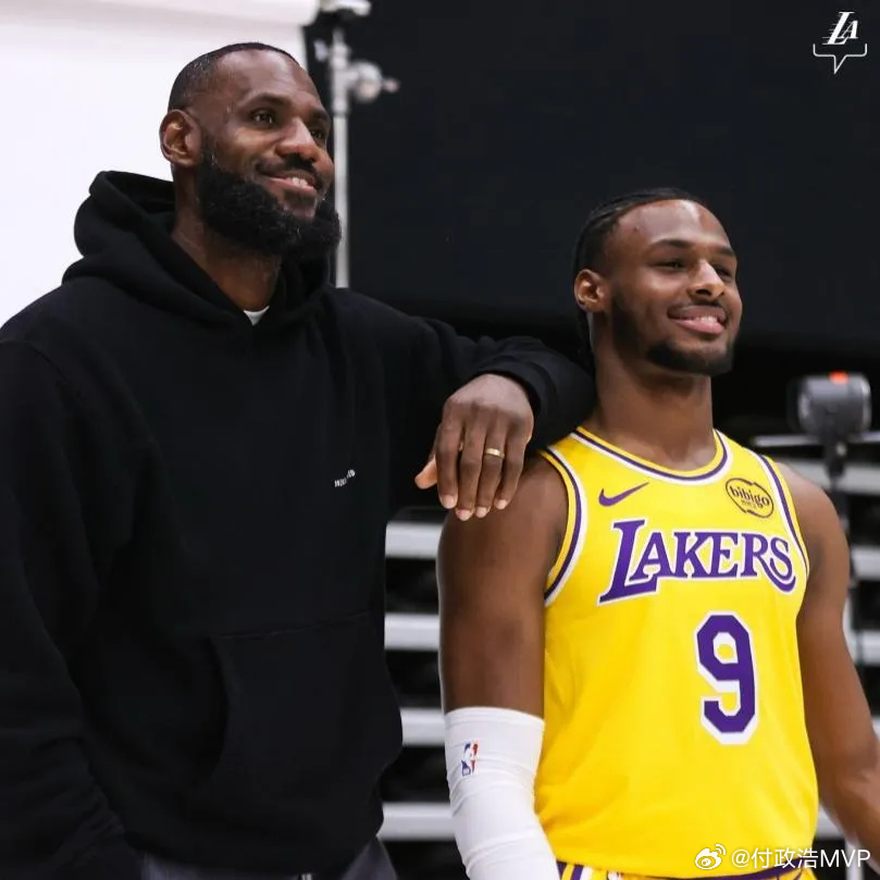詹姆斯阵营立场正式曝光  ESPN名记文霍森特透露，詹姆斯不会主动找湖人索要续约