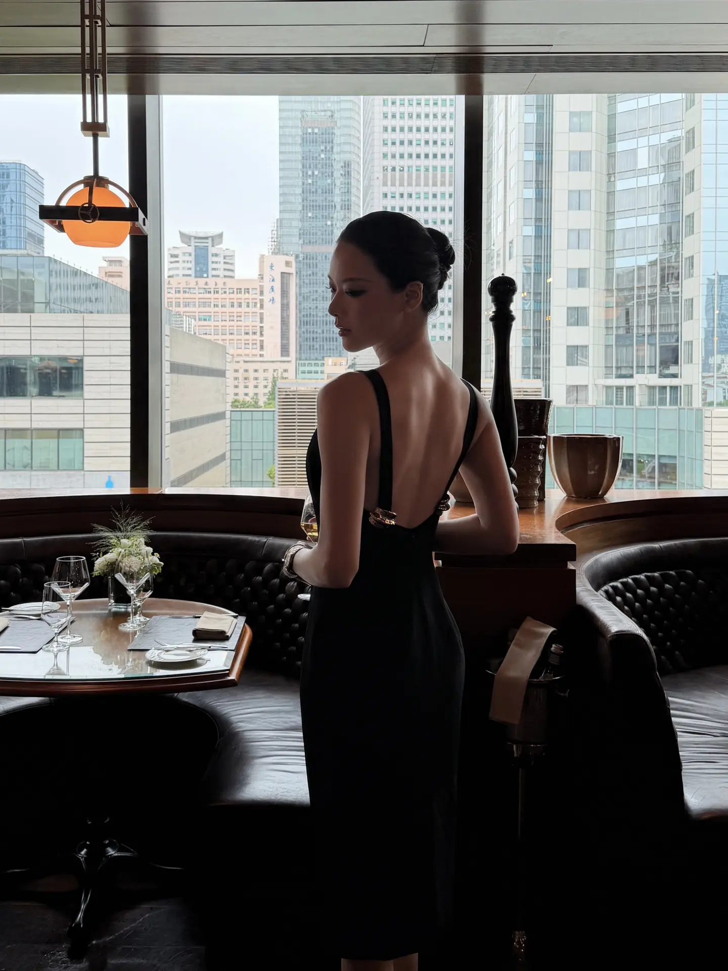 漂亮女人吃漂亮饭。