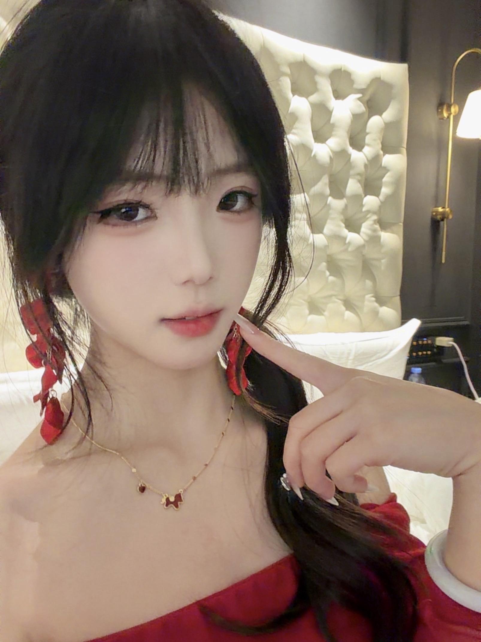 想了半天漂亮的话 发现漂亮的是我。