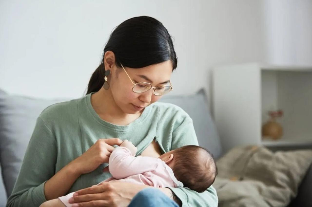 有很多女儿总想要自己的妈妈来伺候坐月子，有没有想过妈妈真的很难！伺候坐月子是最吃