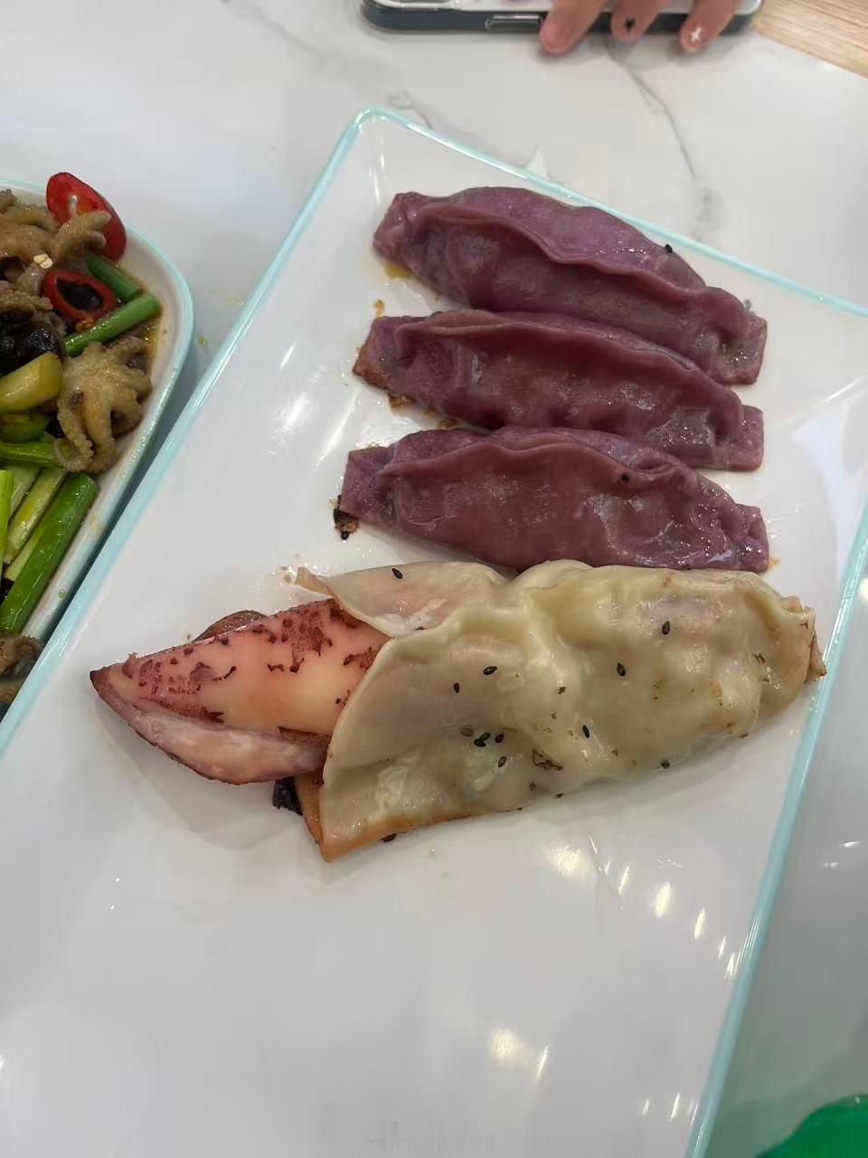 来日照玩的朋友，海鲜锅贴一定要尝尝，海胆锅贴超好吃美食分享