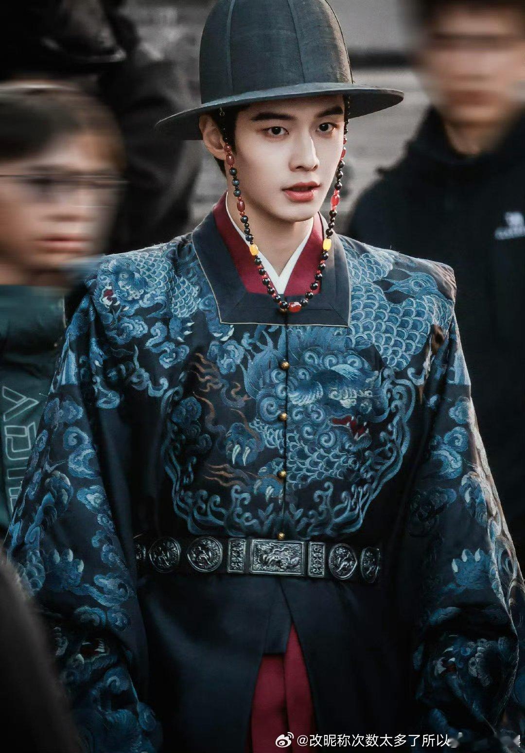 get到何与低配杨洋了 