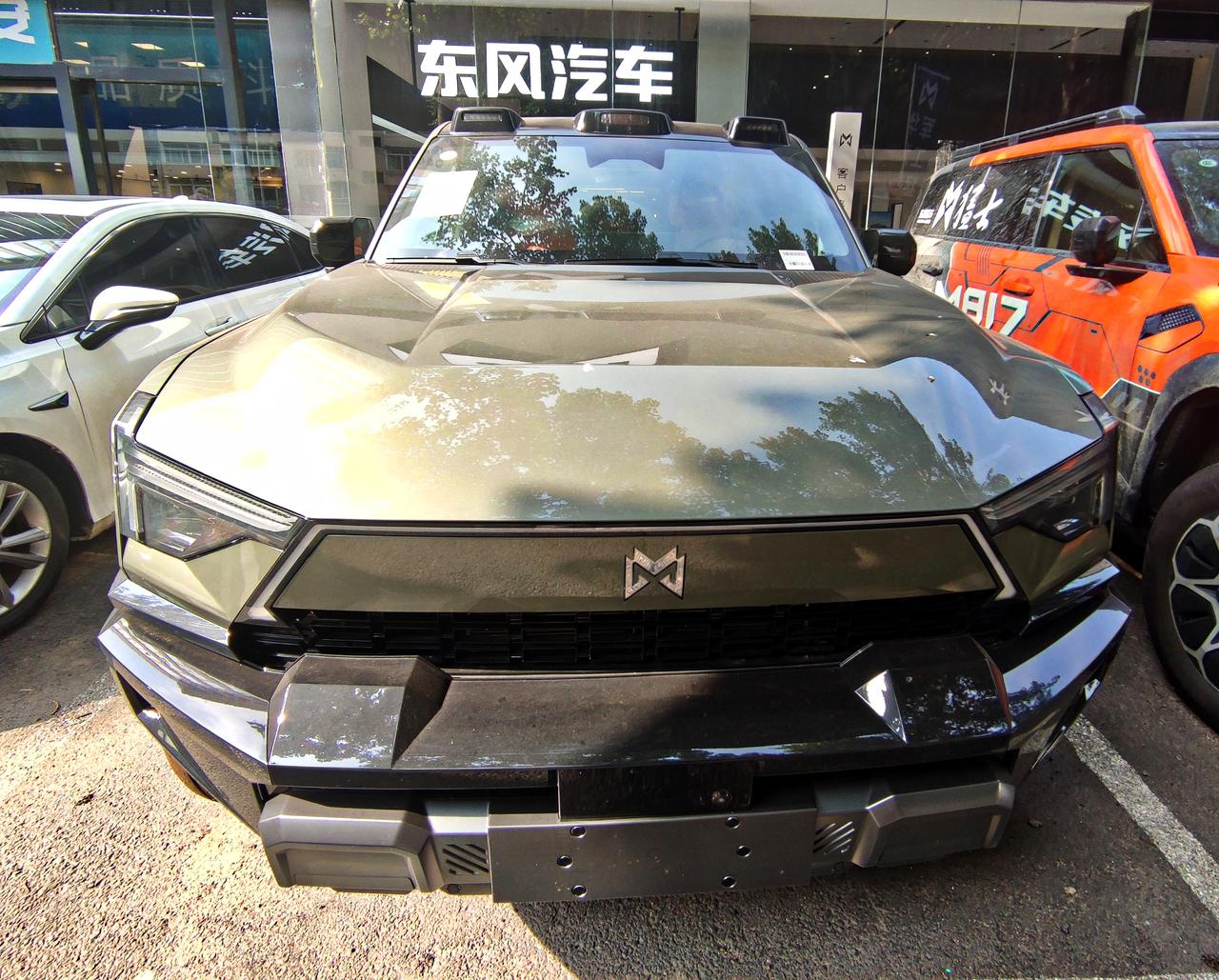 豪华智能硬派《猛士M817》
   全新猛士M817于6月27日正式上市，定位豪