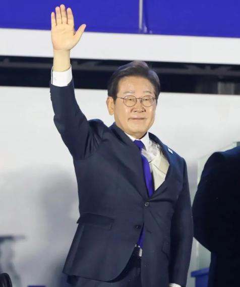 对中国降格！九三大阅兵马上就要开始了，中国给周边国家都发了邀请，韩国也在其中，然