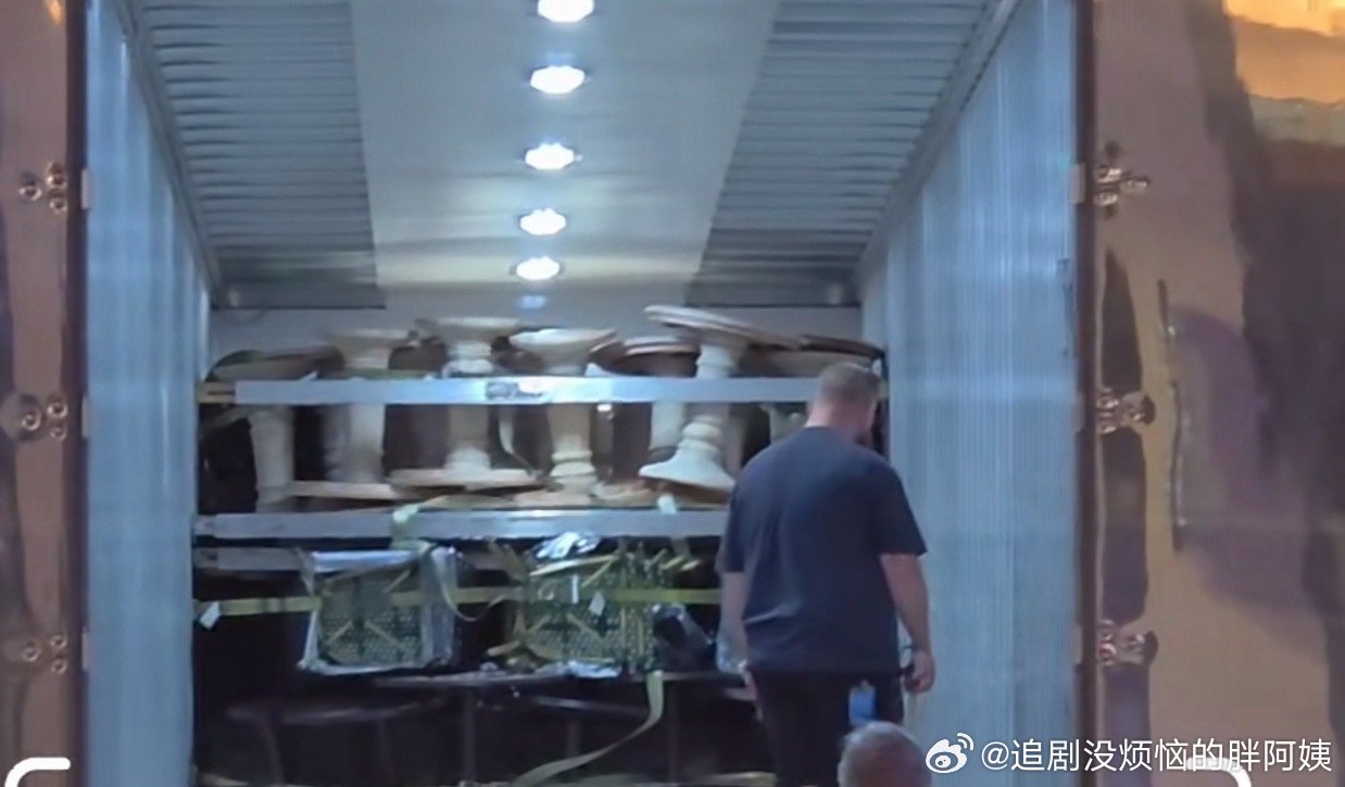 霉霉婚礼道具霉霉婚礼道具有！霉霉婚礼上的道具霉霉高级定制婚纱