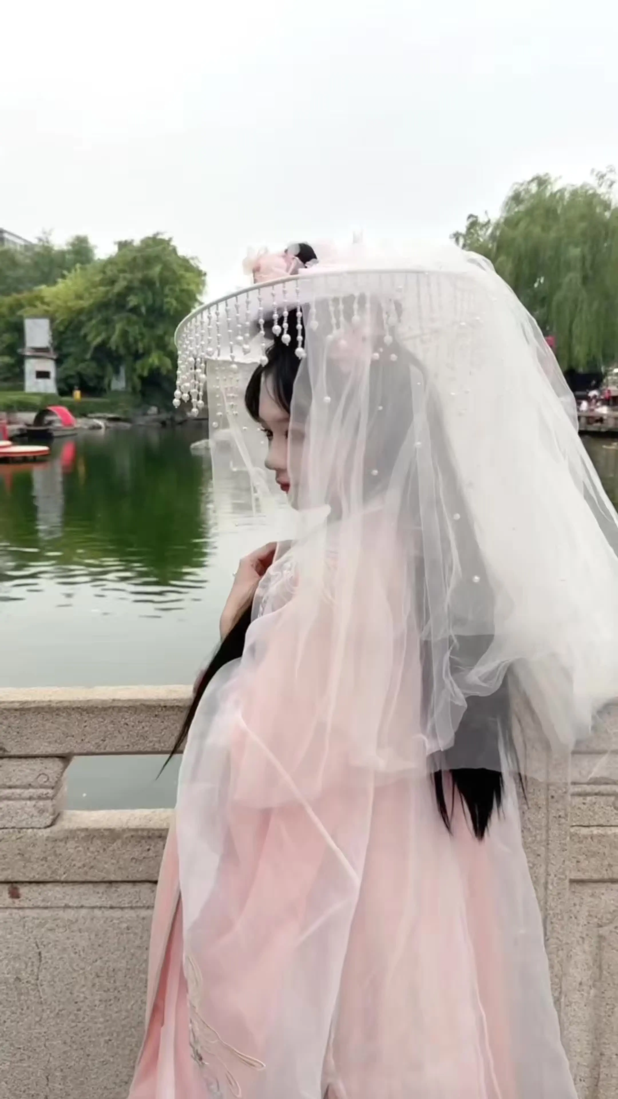 何必一厢旧梦悠悠苦我心