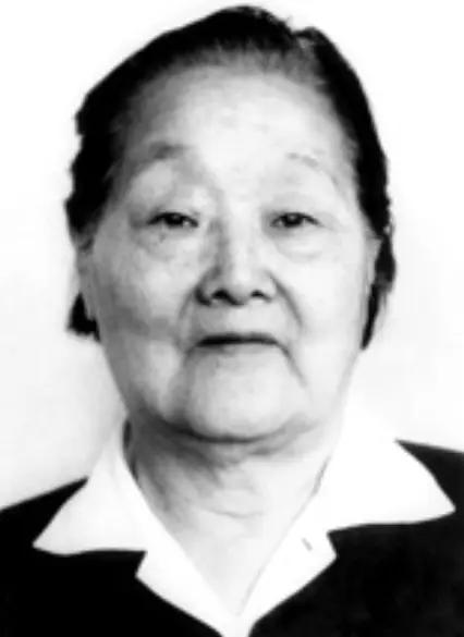 史良，1900年3月27日出生，字存初，江苏常州人，中国当代法学家、政治家、女权