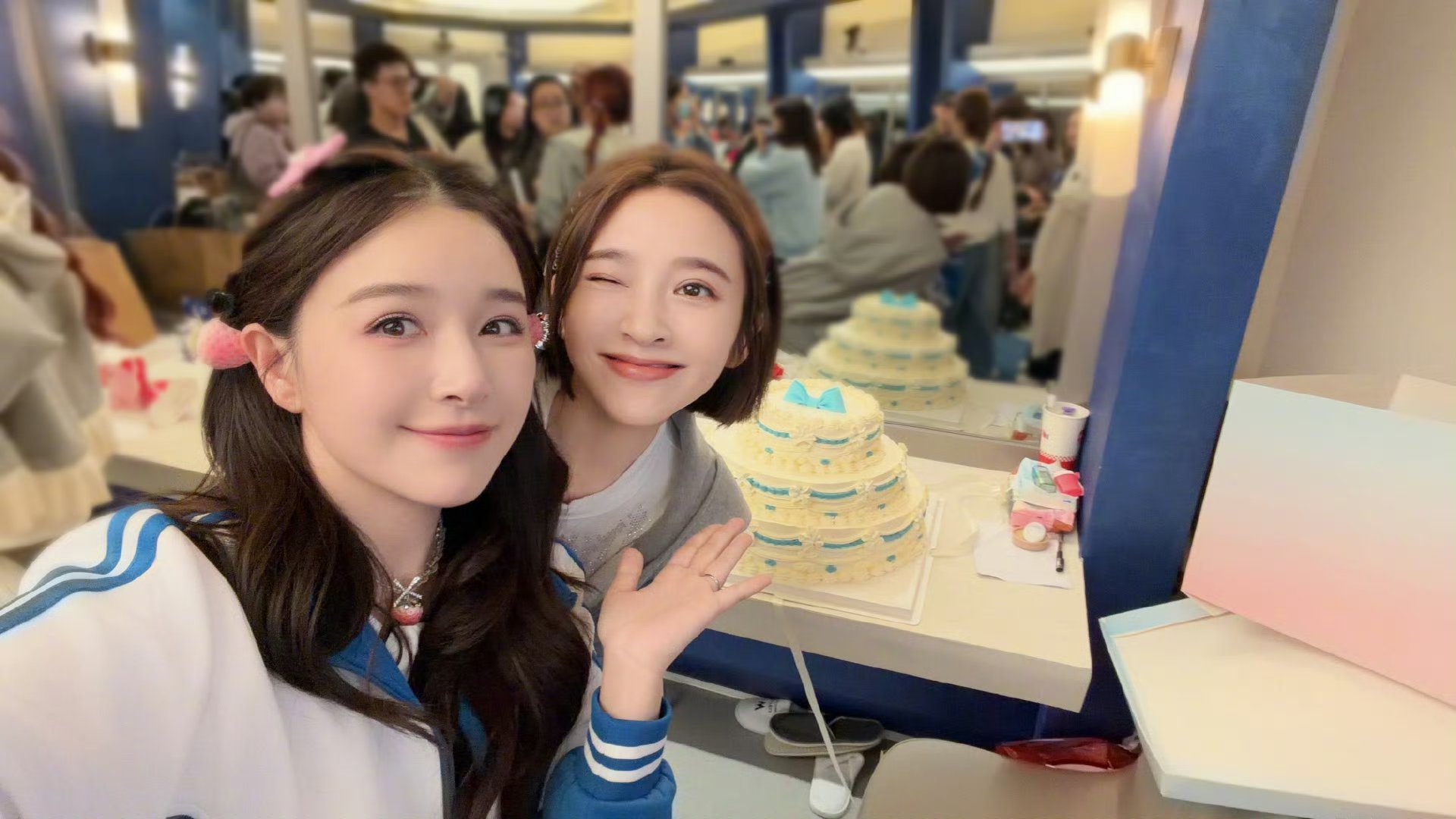 阚清子发浪姐大合照阚清子更新《乘风2026》全员大合照，发文感慨与各位姐姐相伴的