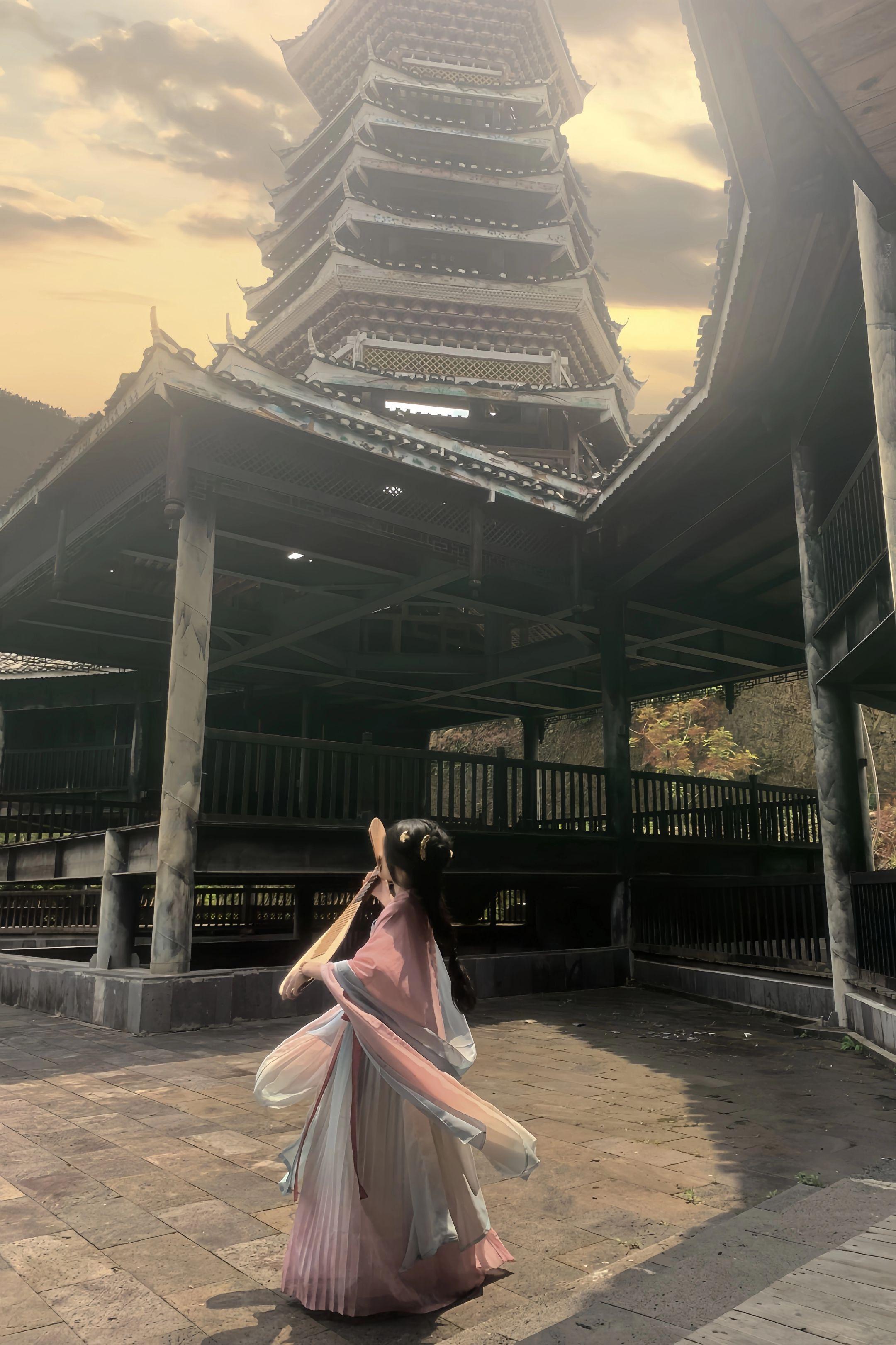 “弹一首琵琶曲 世人争相思意”