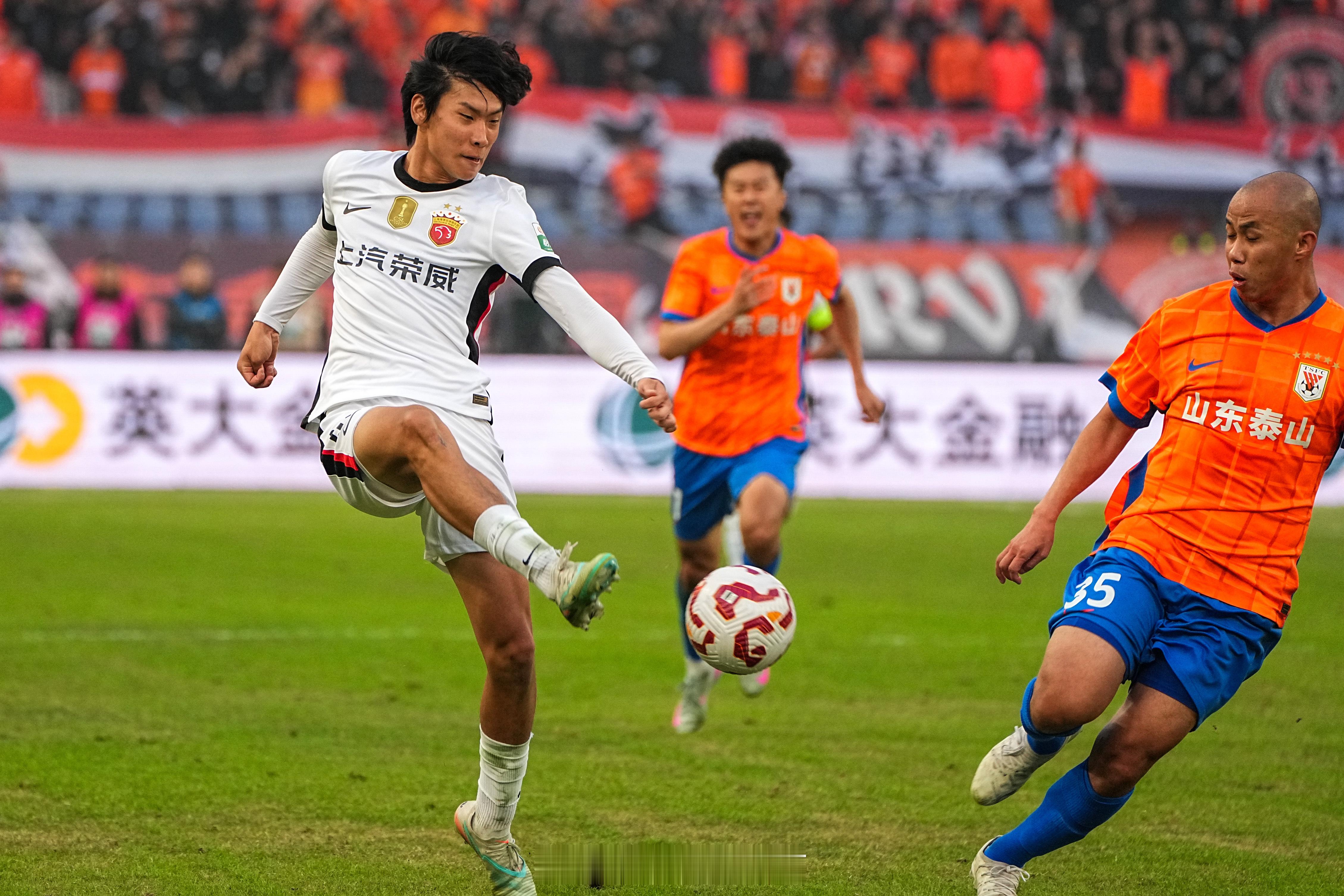 李镇全因伤退出男足亚运队，补充李新翔和张志雄。亚运会 ​​​