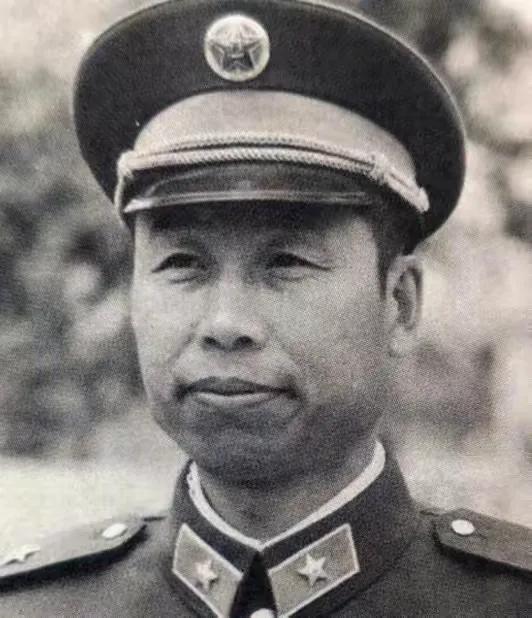 老山轮战，十几个师轮番上阵，参战的师长们大多后来都官拜将军，唯独有一个人，仗打得