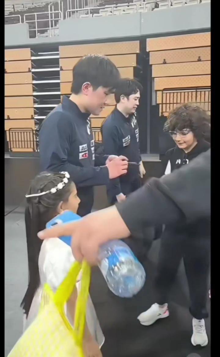 哈哈哈哈。
