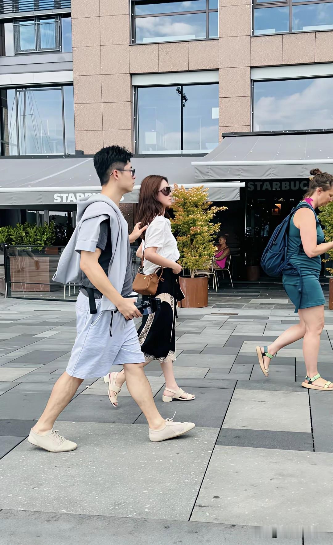 现在的杨采钰活成了“人生赢家”，不但为富豪婆家生了一个儿子，还找了一个比她小5岁