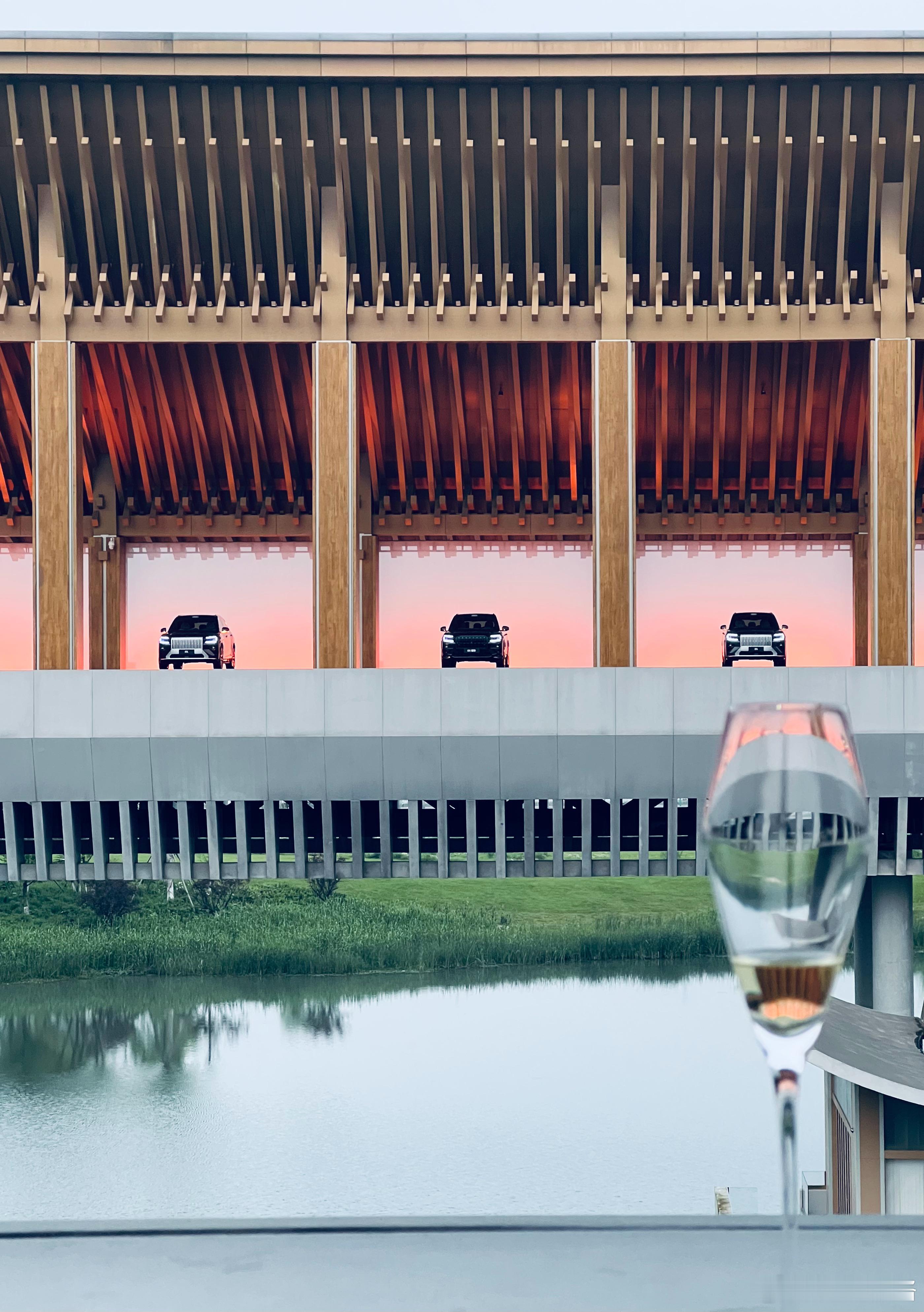 心若懂得，无需多言。Cheers.大V聊车极氪8X新公路之王新公路之王极氪8X正