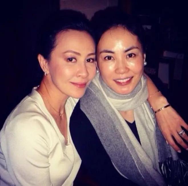 一次节目，鲁豫问金星：“你能接受另一半出轨吗？”金星却说：“我接受肉体出轨。”鲁