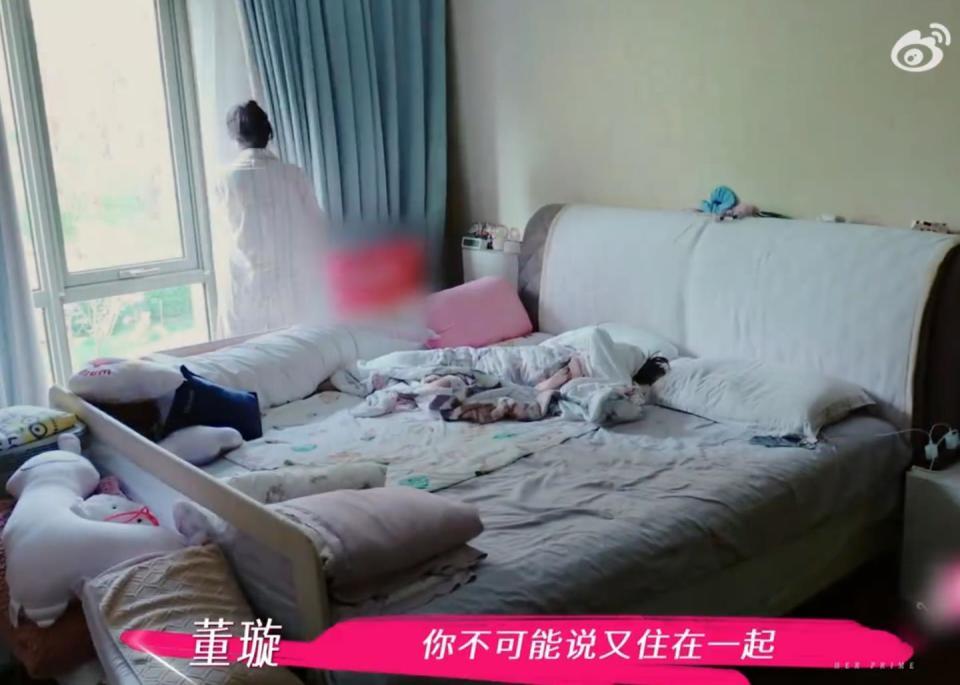 董璇在《姐姐当家》先导片中谈及因有孩子而不能复婚的话题引发热议。网友对新婚分居做