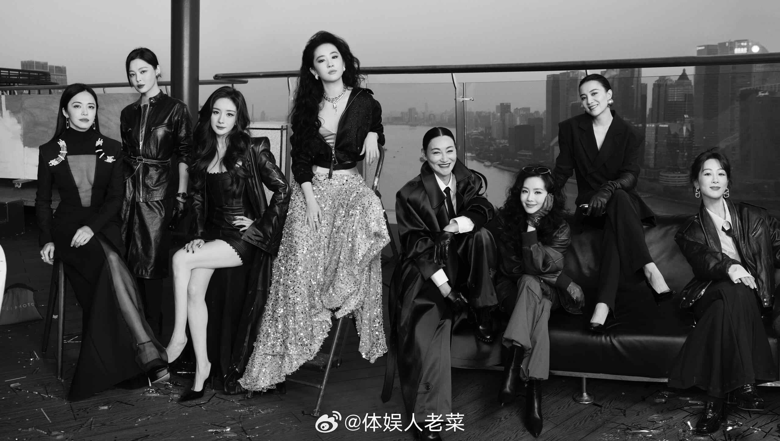 嘉人内场  嘉人女明星图，斟酌半天我还是不敢乱写。。。[摊手]左起:姚晨 辛芷蕾