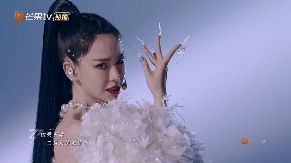 #戚薇唱了如果爱忘了# 《如果爱忘了》直接梦回《爱情睡醒了》，爷青回，戚薇的嗓音