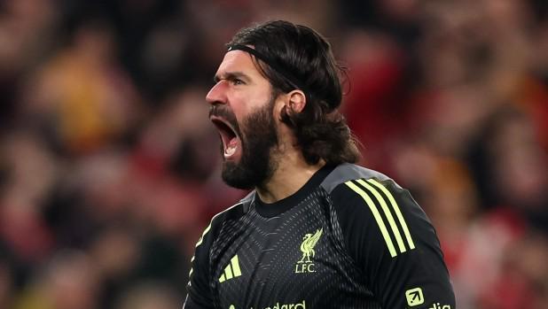 据《米兰体育报》报道，尤文图斯将利物浦门将阿利松视为补强门将位置的头号目标，球员