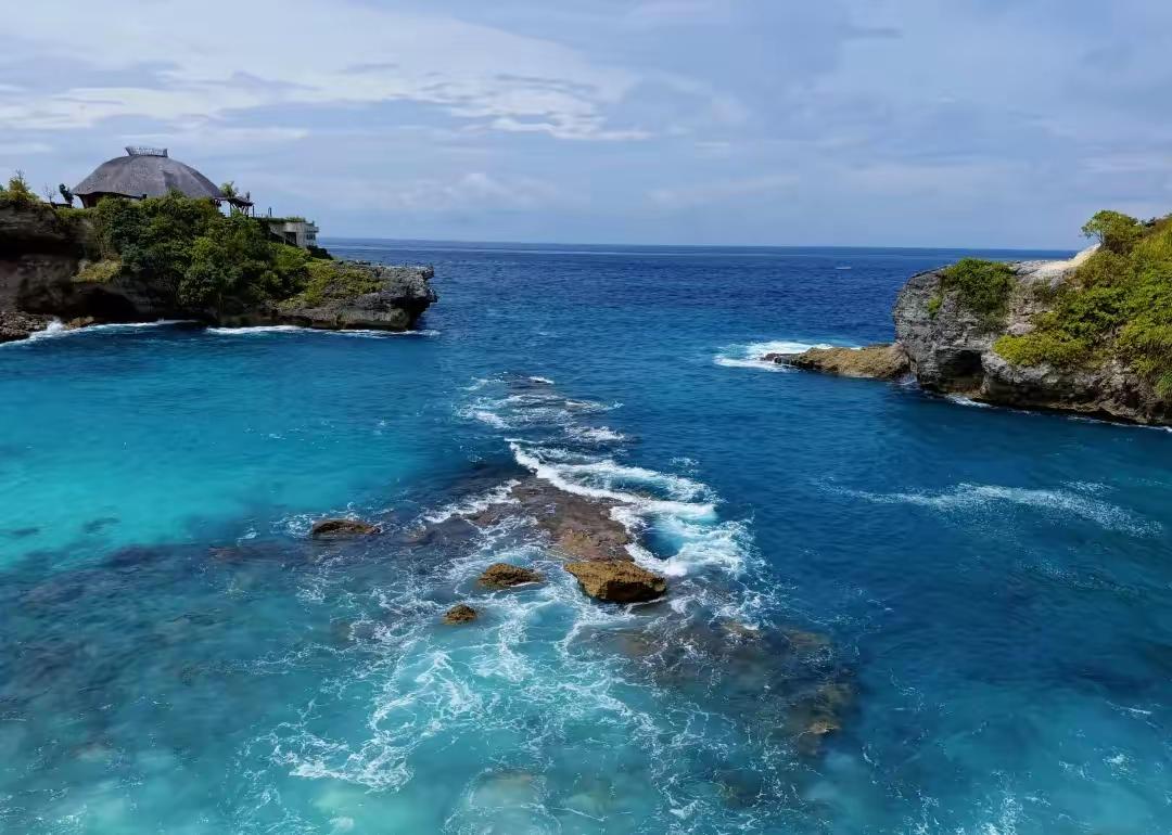 暂时不要碰黄金，因为它的上涨📈就是炒的地缘政治危机爆发，那目前中东火药桶已经被