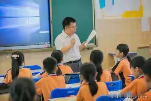 当教师尊严尽失，总靠跪着教书
教育前景怎不让人忧虑？
往昔
教师是“传道授业解惑