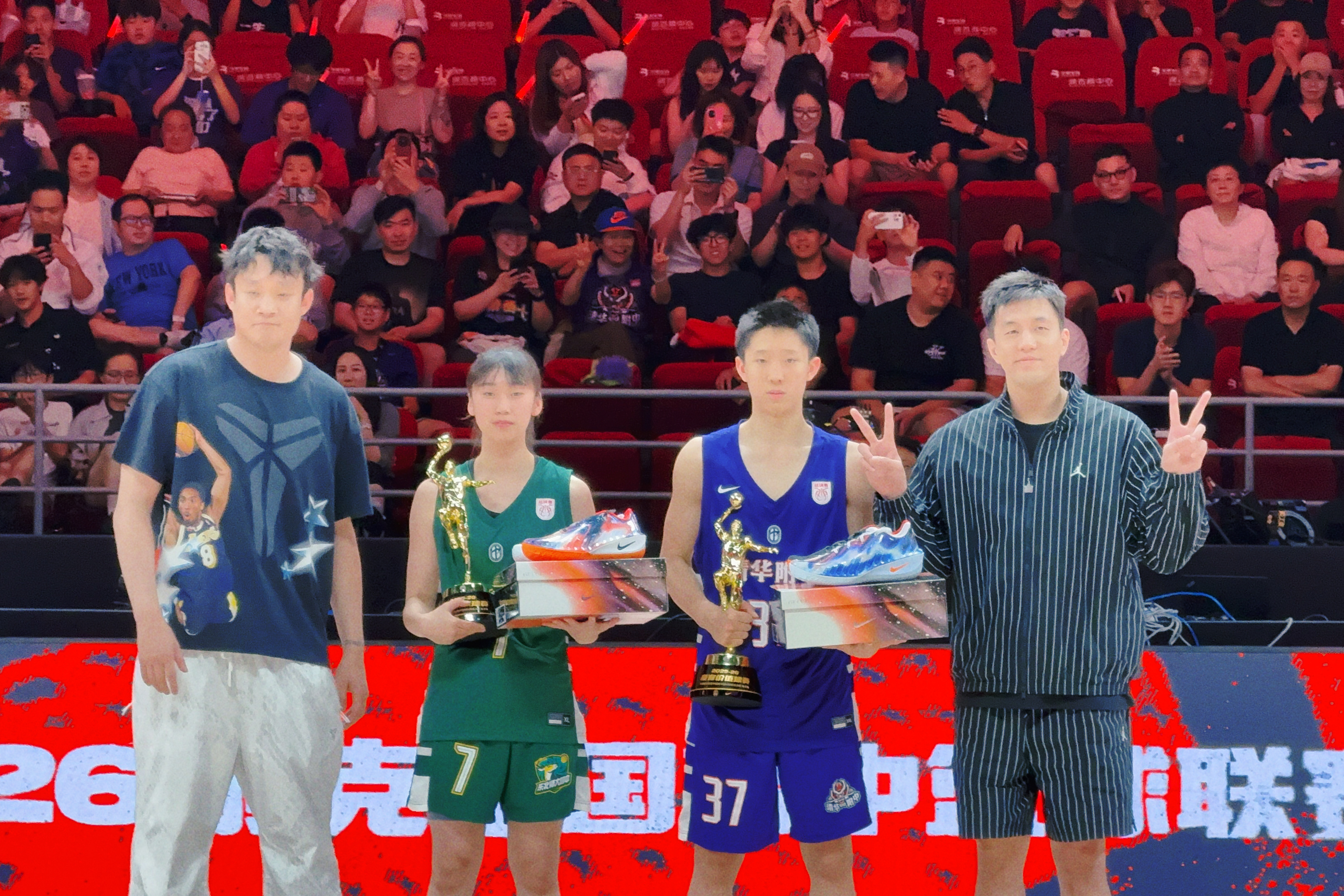 年仅高一的张宇辰拿到MVP，郭艾伦和丁彦雨航是颁奖嘉宾。一生只有一次耐高 北京·